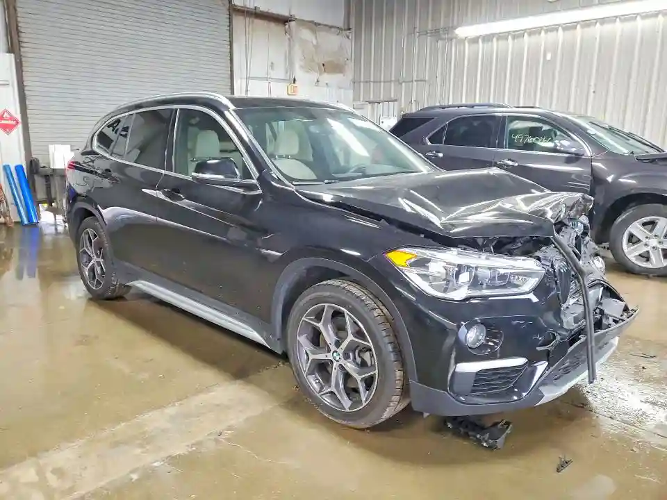 WBXHT3C38J3H33694 2018 BMW X1-3