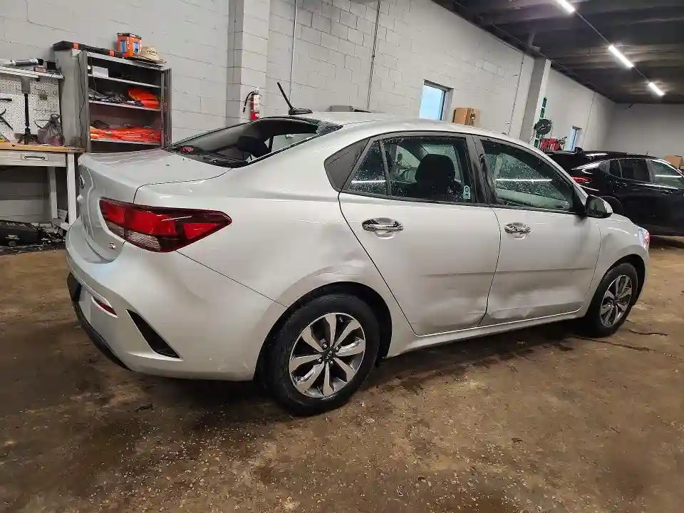 3KPA24AD8ME386302 2021 KIA RIO-2