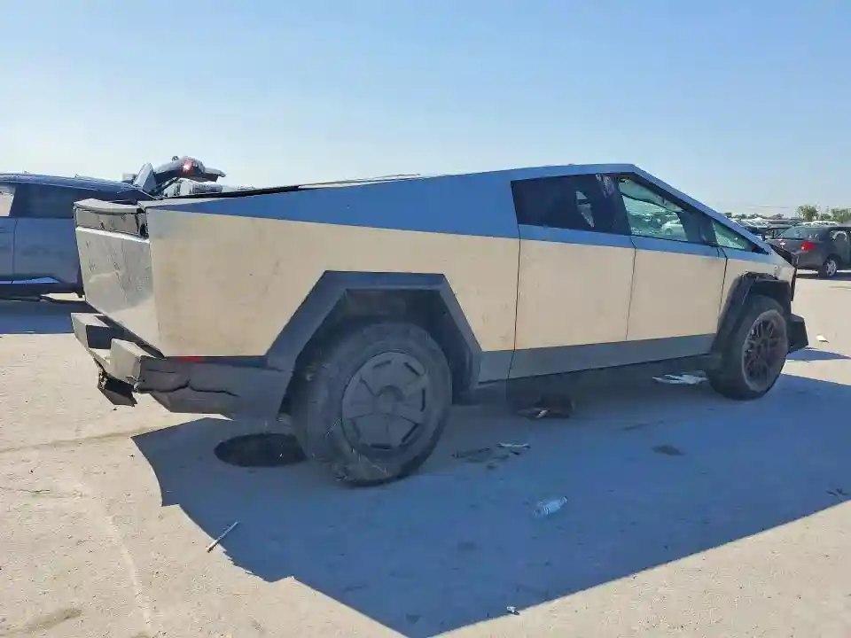 7G2CEHED8SA066593 2025 TESLA CYBERTRUCK-2