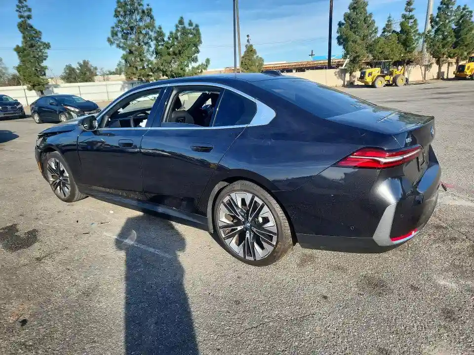 WBY33FK01RCR68414 2024 BMW I5 EDRIVE-1