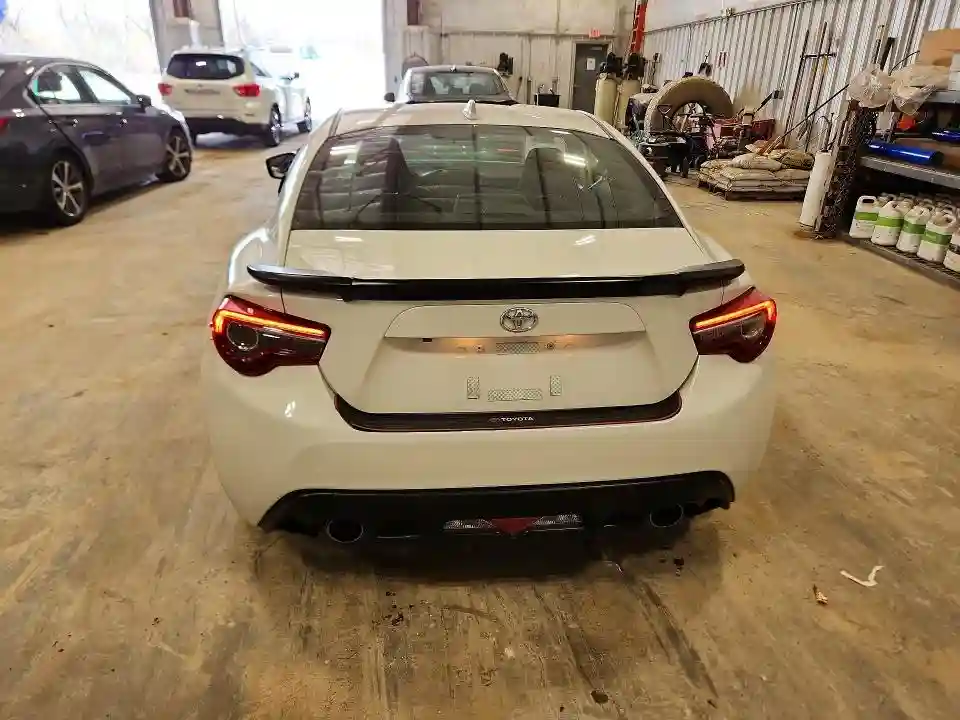 JF1ZNAA14H8704713 2017 TOYOTA 86-5