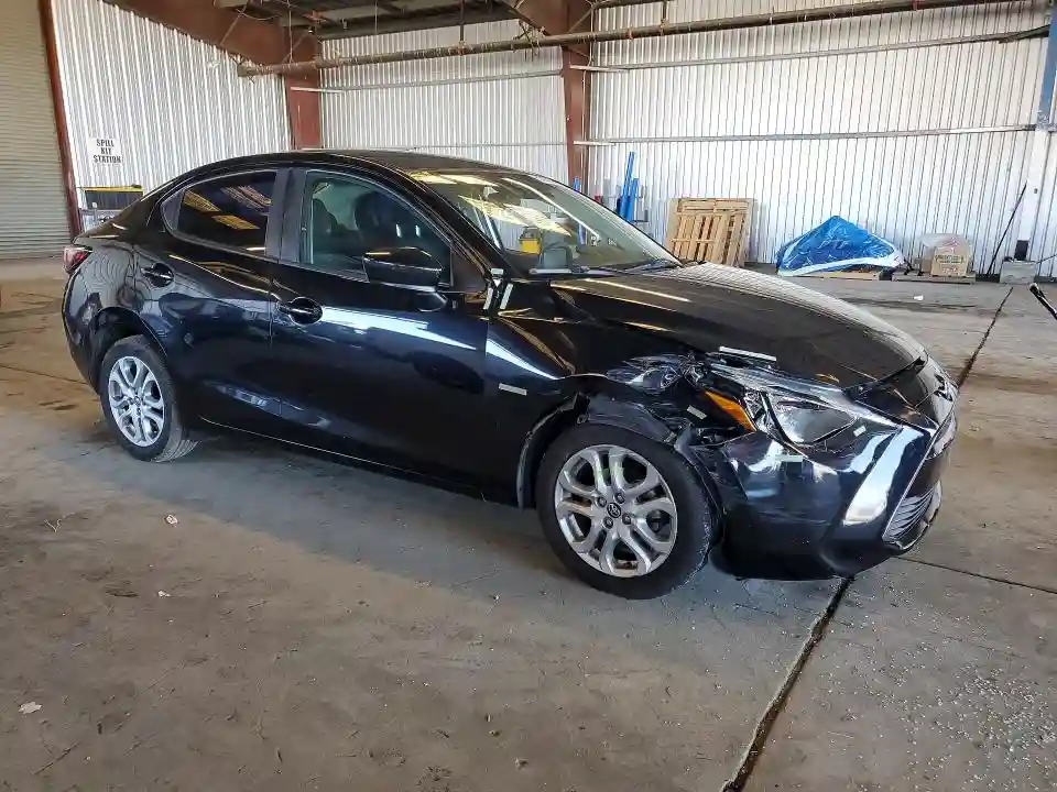 3MYDLBYV6HY181418 2017 TOYOTA YARIS-3