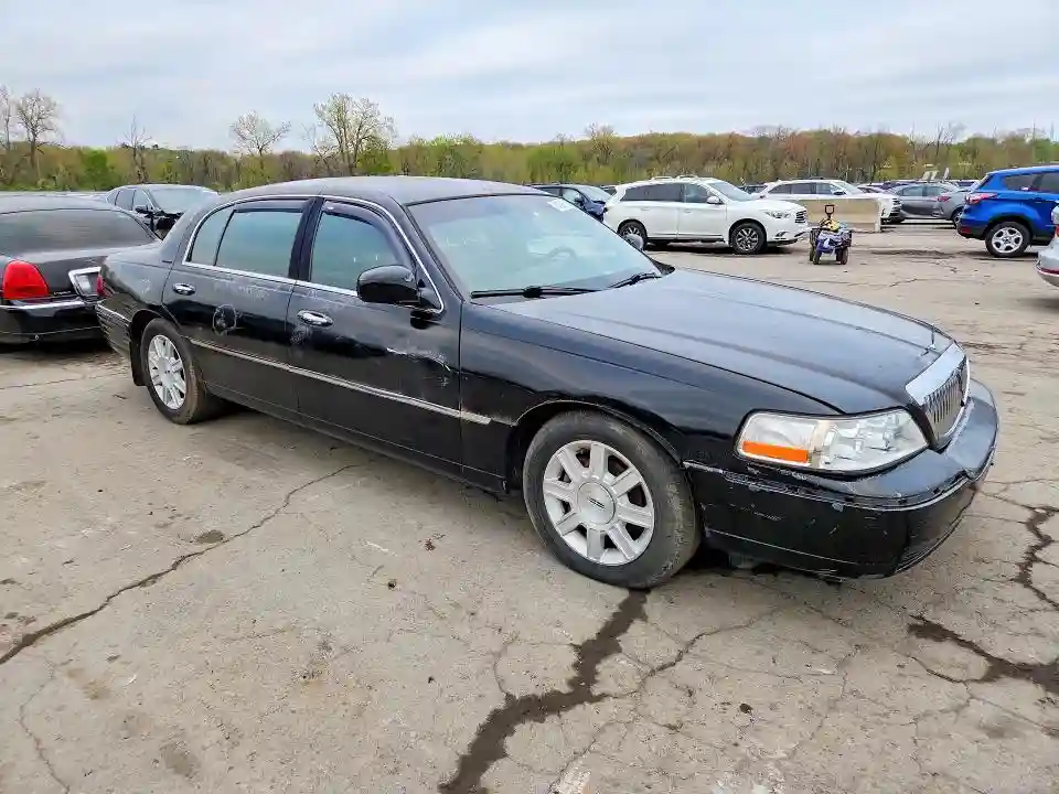 2LNBL8EV2BX765469 2011 LINCOLN TOWNCAR-3