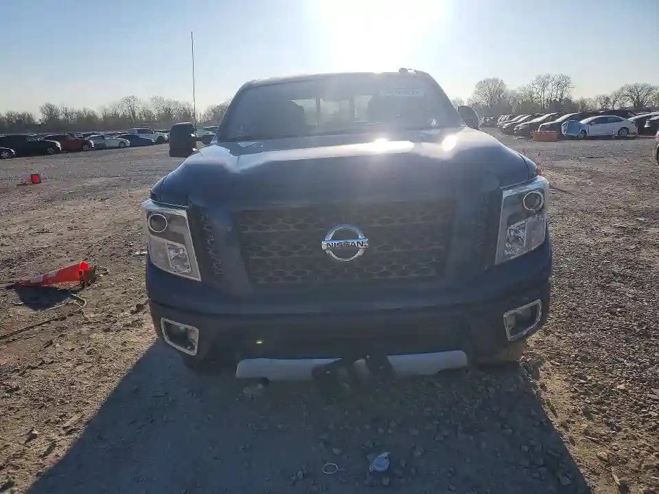 1N6BA1F45JN528432 2018 NISSAN TITAN-4