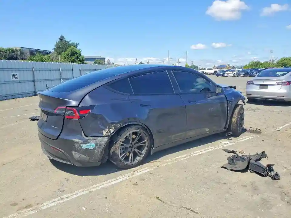 7SAYGAEE8SF282064 2025 TESLA MODEL Y-2
