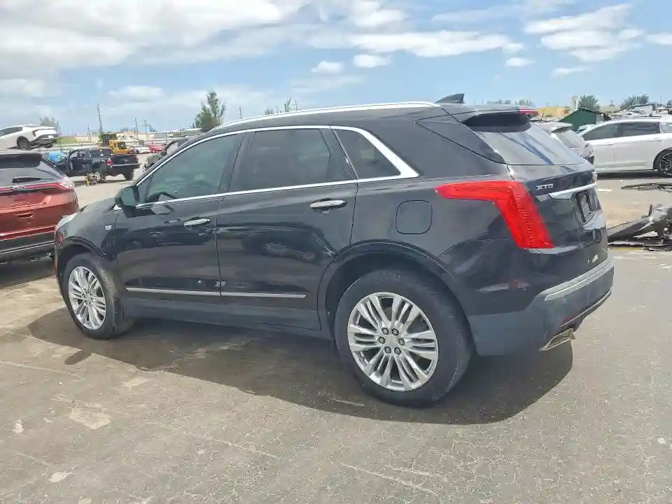 1GYKNCRS8HZ112031 2017 CADILLAC XT5-1