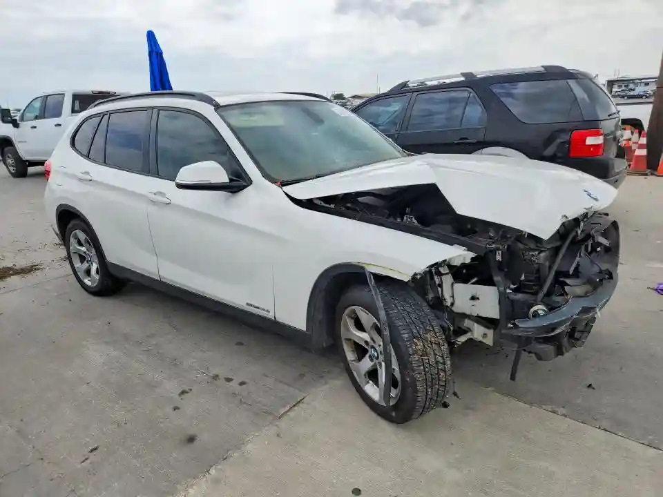 WBAVM1C55EVW55091 2014 BMW X1-3