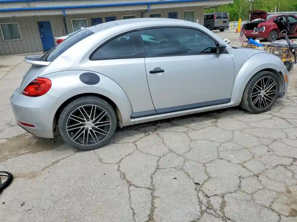 3VWFP7AT0CM654082 2012 VOLKSWAGEN BEETLE-2