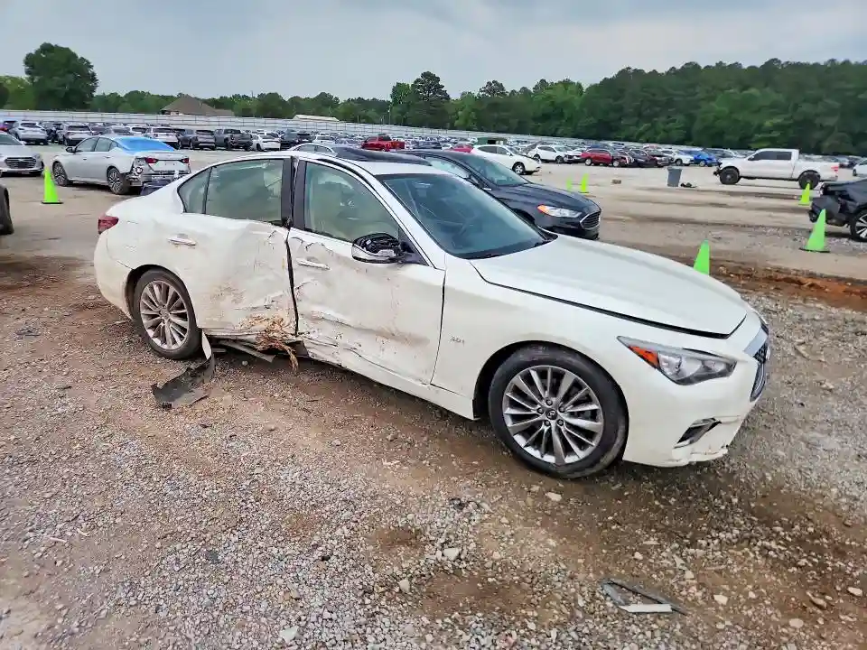 JN1EV7AP1JM351895 2018 INFINITI Q50-3