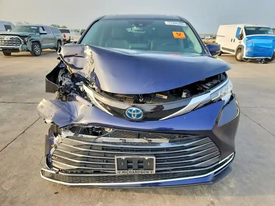 5TDZRKEC7PS178913 2023 TOYOTA SIENNA-4
