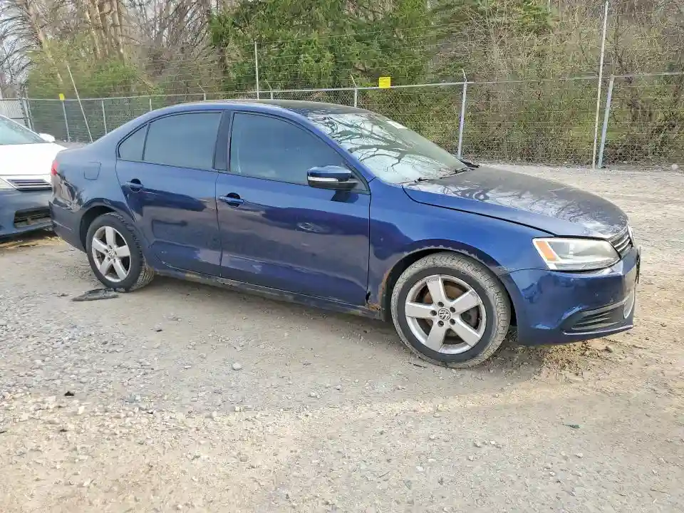 3VWDZ7AJ9BM072139 2011 VOLKSWAGEN JETTA-3