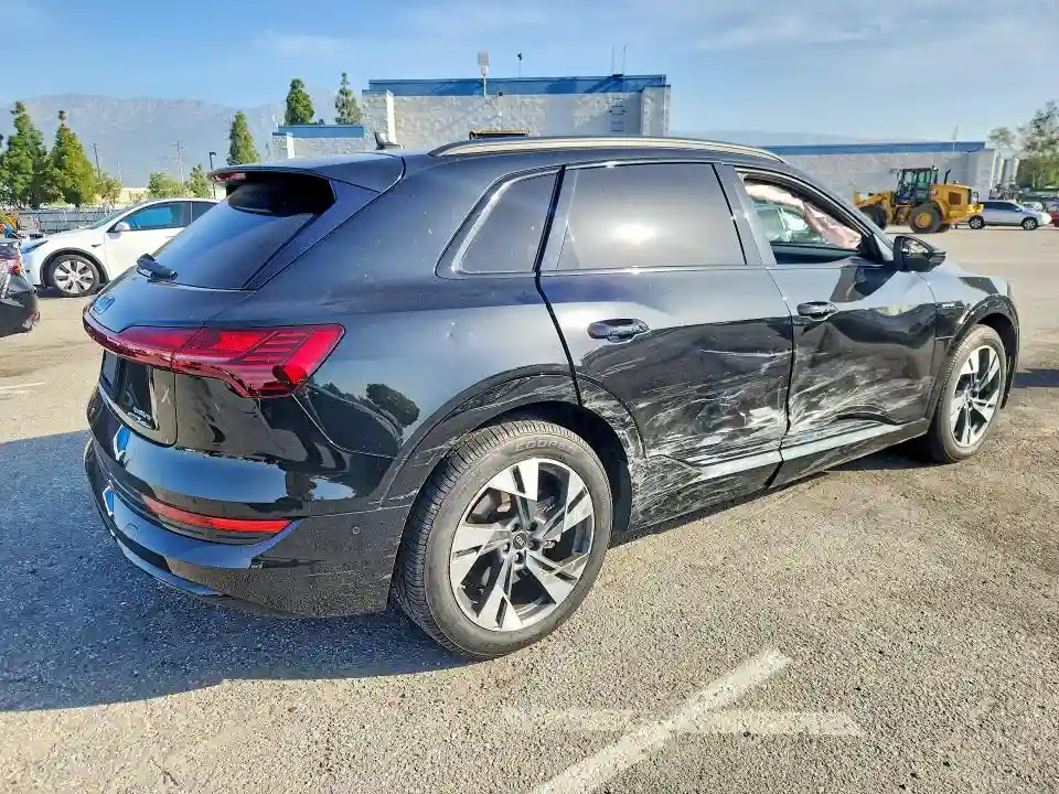 WA1AABGE4NB022555 2022 AUDI E-TRON-2
