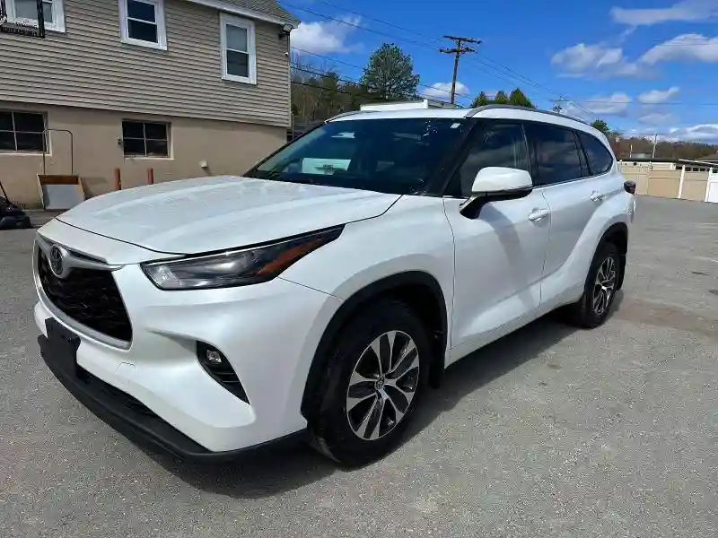 5TDGZRBH8NS560185 2022 TOYOTA HIGHLANDER-0