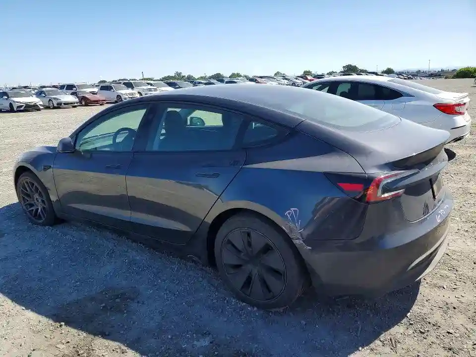 5YJ3E1EB3SF885636 2025 TESLA MODEL 3-1