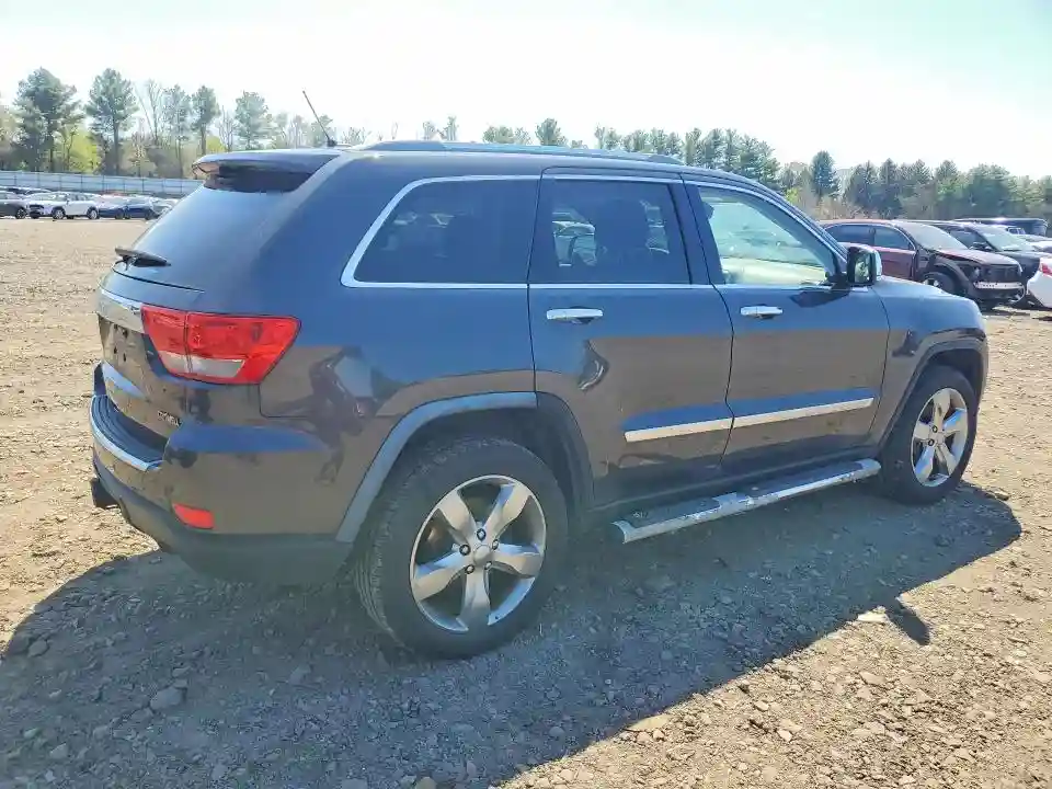 1J4RR6GGXBC655068 2011 JEEP GRAND CHEROKEE-2