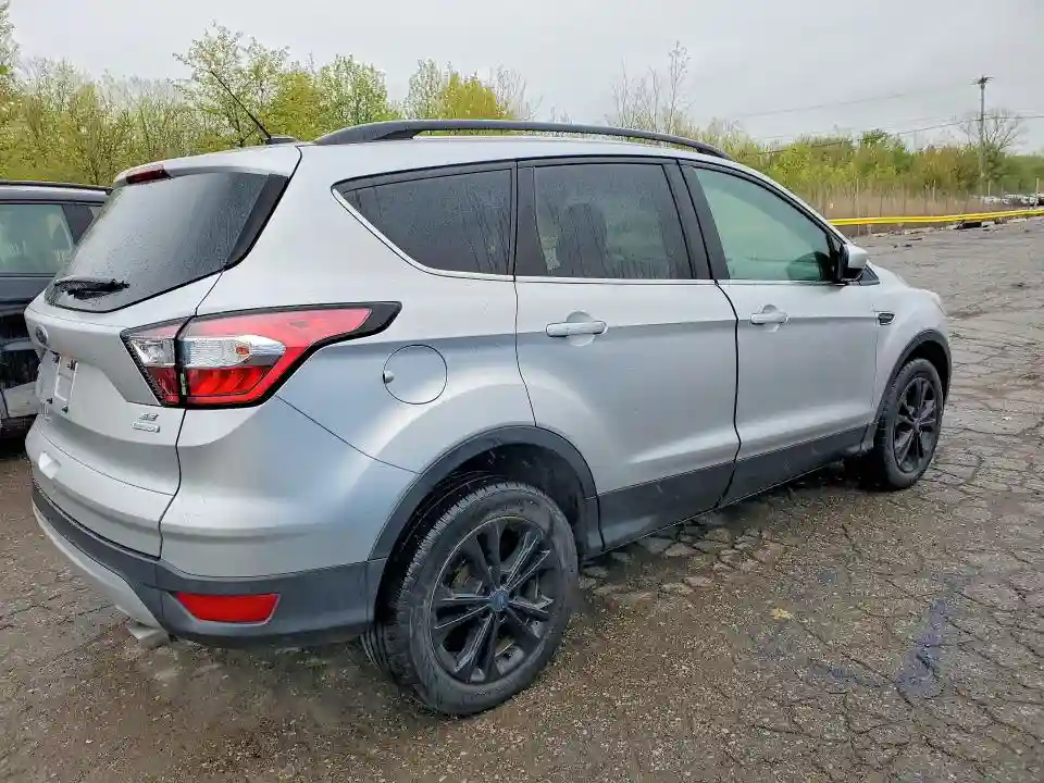 1FMCU0GD4JUB70328 2018 FORD ESCAPE-2