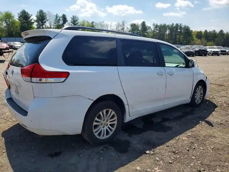 5TDYK3DC1ES472750 2014 TOYOTA SIENNA-2
