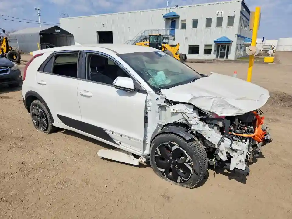 KNDCP3L11R5117505 2024 KIA NIRO-3