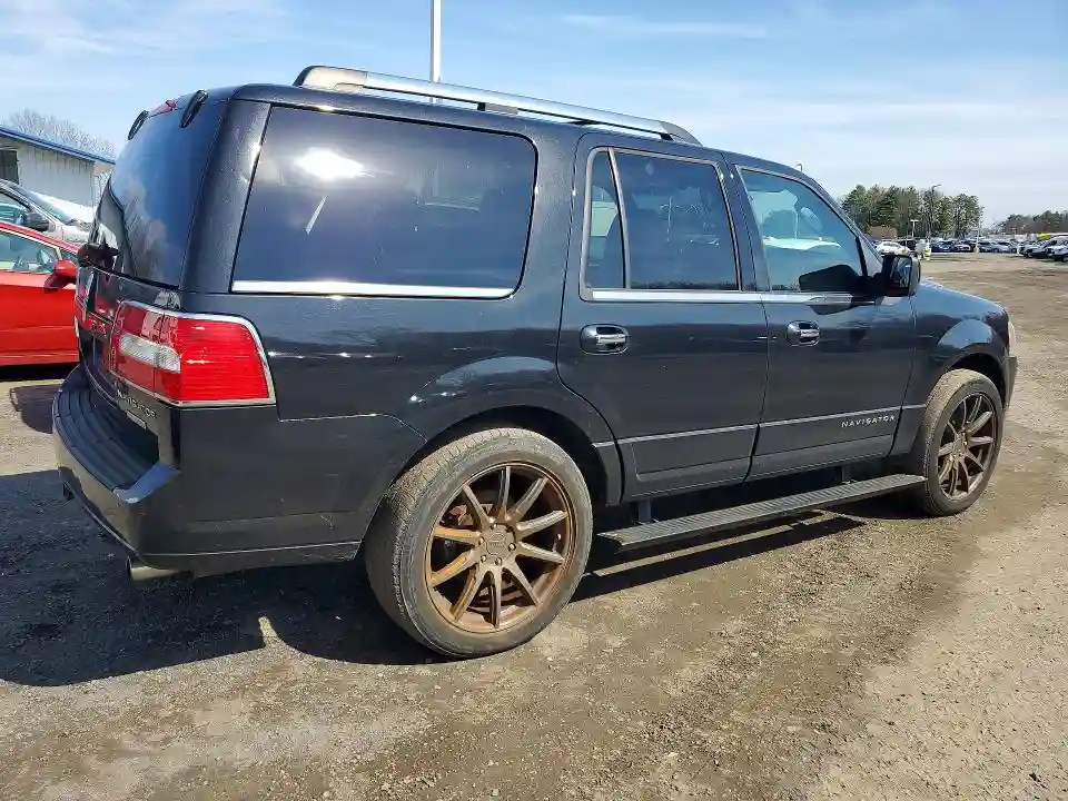 5LMJJ2J5XBEJ01892 2011 LINCOLN TOWNHOUSE NAVIGATOR-2