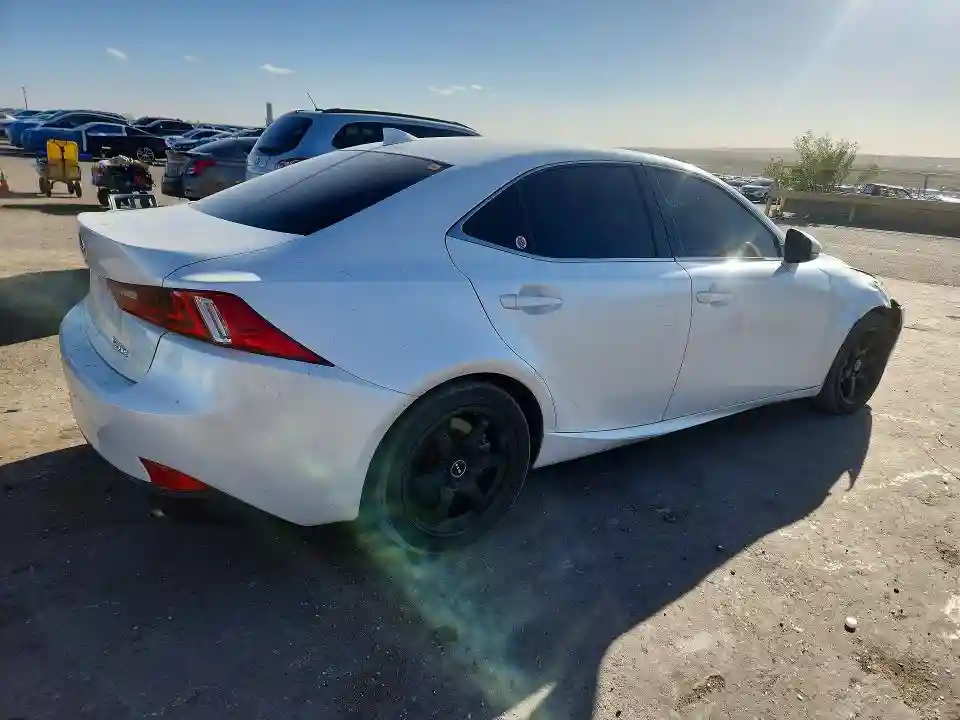 JTHBA1D23G5011822 2016 LEXUS IS-2