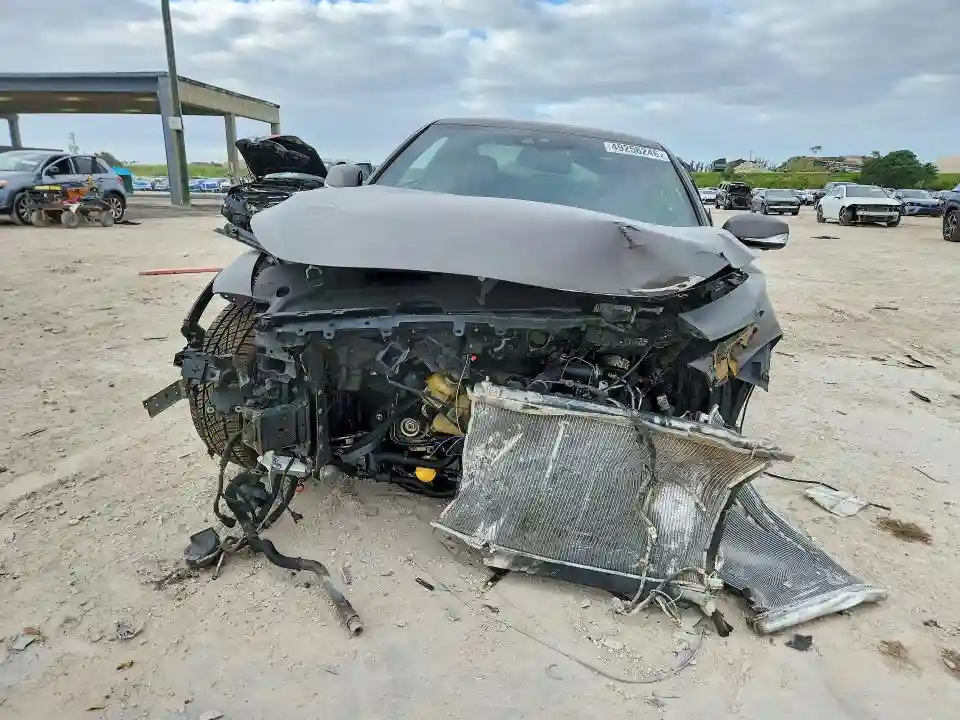 JN1EV7EL0HM553208 2017 INFINITI Q60-4