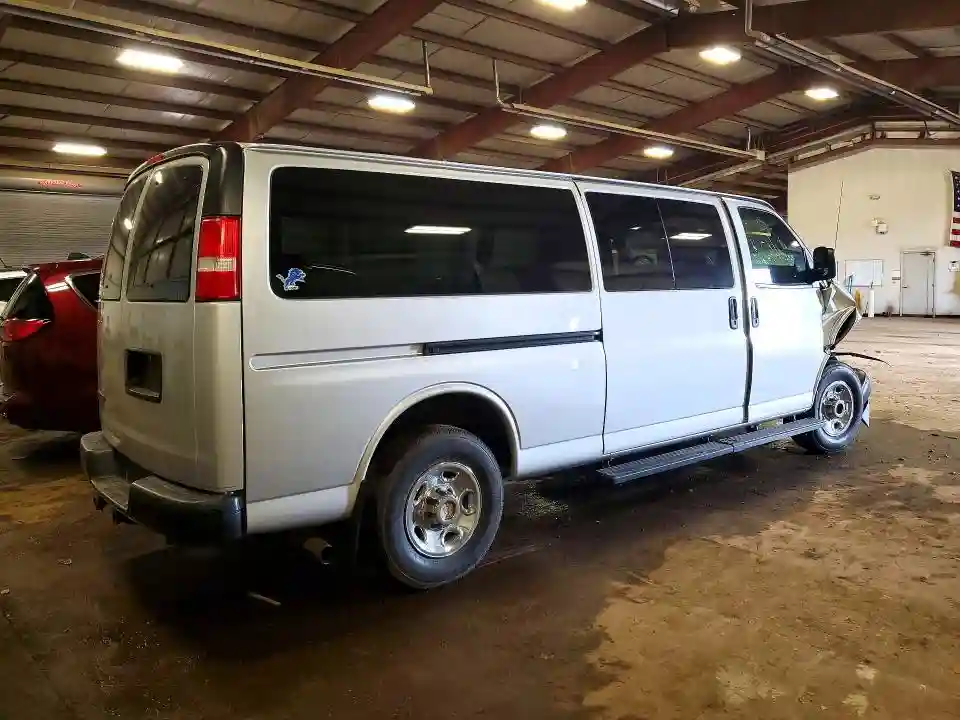 1GCWGBFF9H1298387 2017 CHEVROLET EXPRESS-2