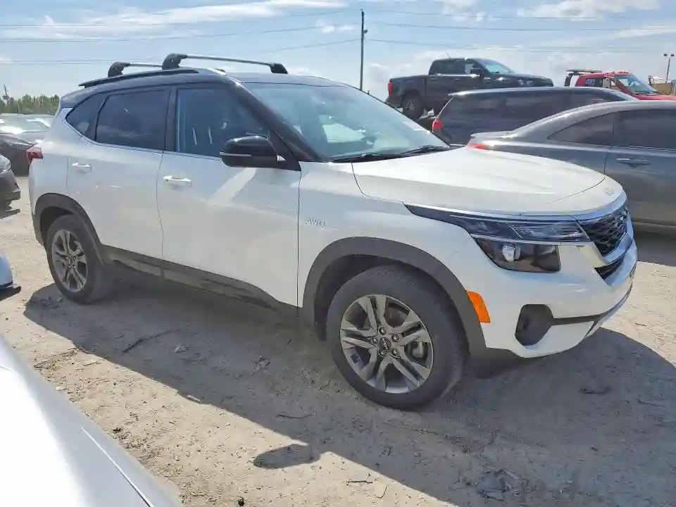 KNDEUCAAXN7302851 2022 KIA SELTOS-3