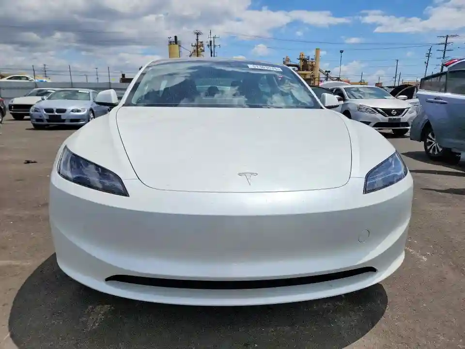 5YJ3E1EA3SF009401 2025 TESLA MODEL 3-4