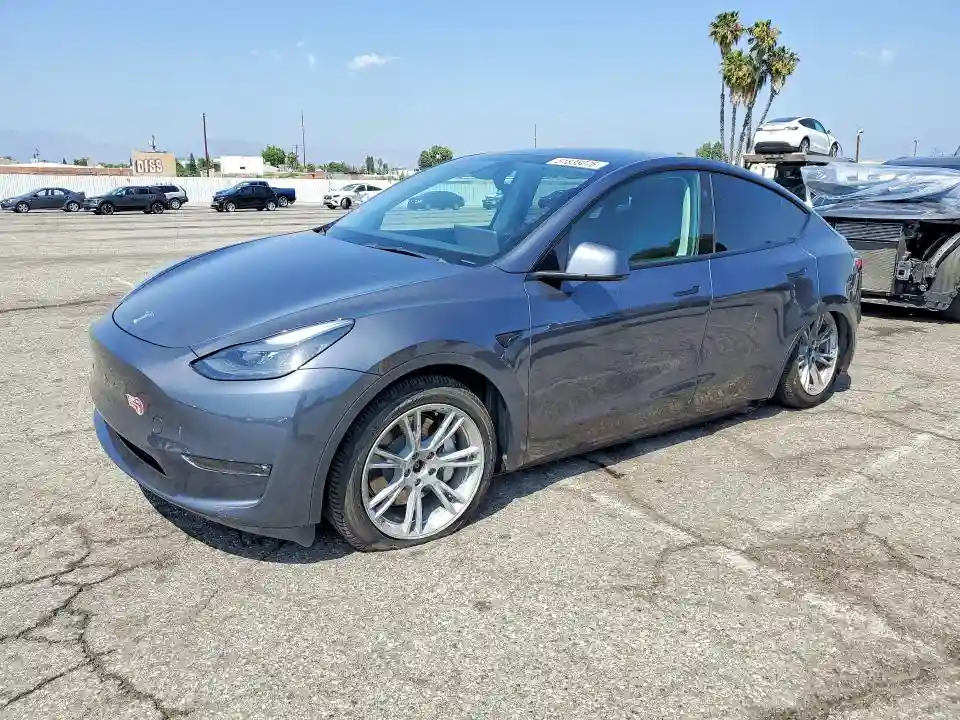 7SAYGAEE1PF925586 2023 TESLA MODEL Y-0