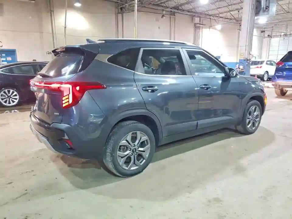 KNDEUCAA6R7524308 2024 KIA SELTOS-2