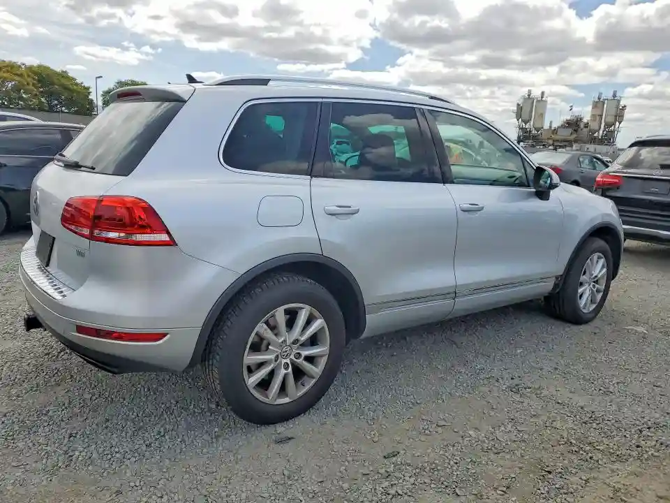 WVGEF9BP8DD001636 2013 VOLKSWAGEN TOUAREG-2