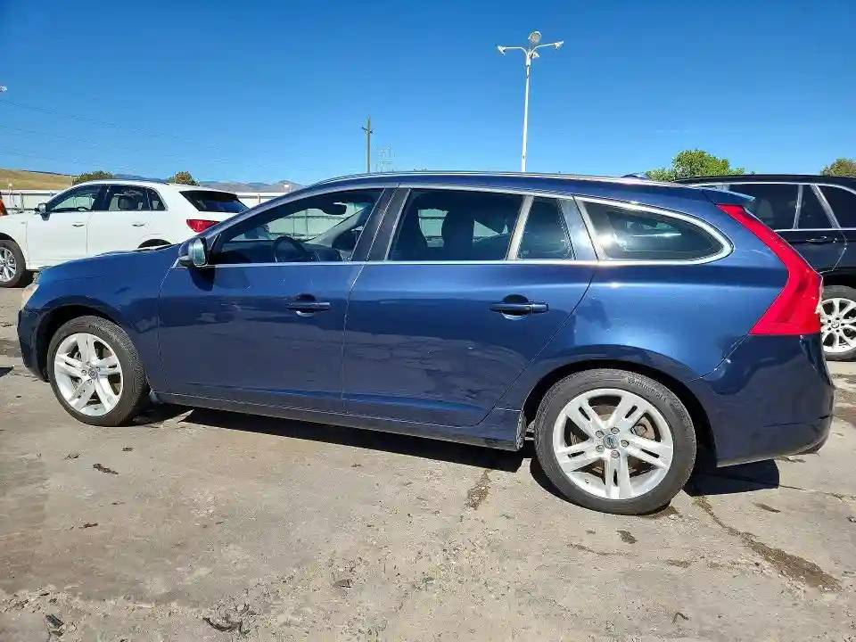 YV1612SK0F1228837 2015 VOLVO V60-1