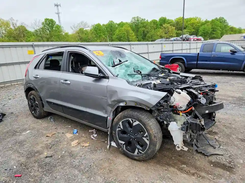 KNDCR3L18R5081760 2024 KIA NIRO-3
