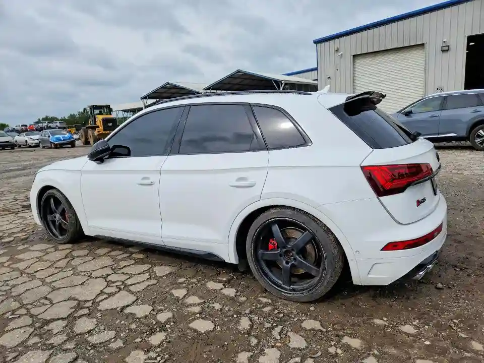WA1C4AFY8P2009624 2023 AUDI SQ5-1