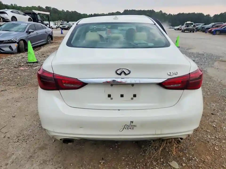 JN1EV7AP1JM351895 2018 INFINITI Q50-5