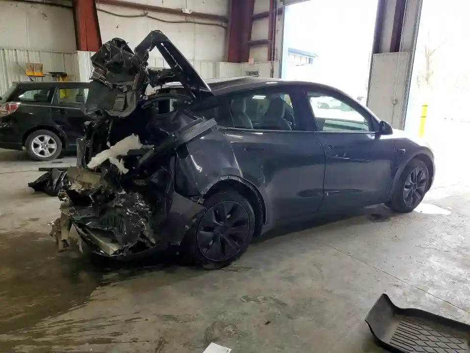 7SAYGAEEXSF233741 2025 TESLA MODEL Y-2