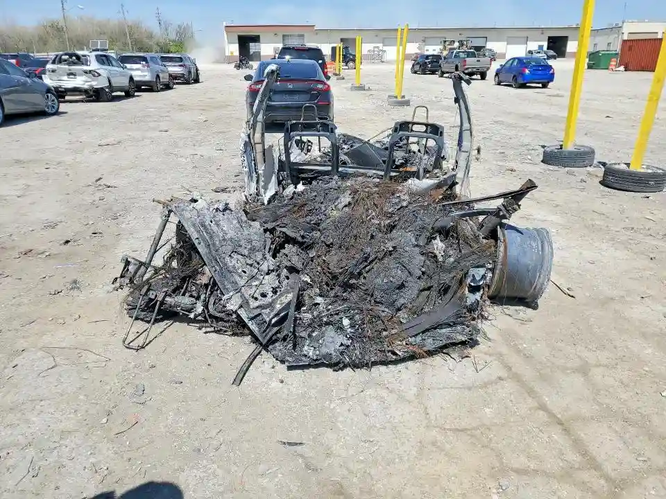 5YJSA1E69PF525045 2023 TESLA MODEL S-5