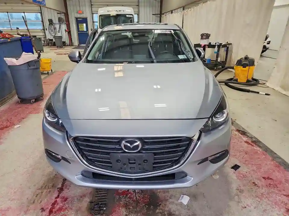 3MZBN1V35JM211970 2018 MAZDA 3-4