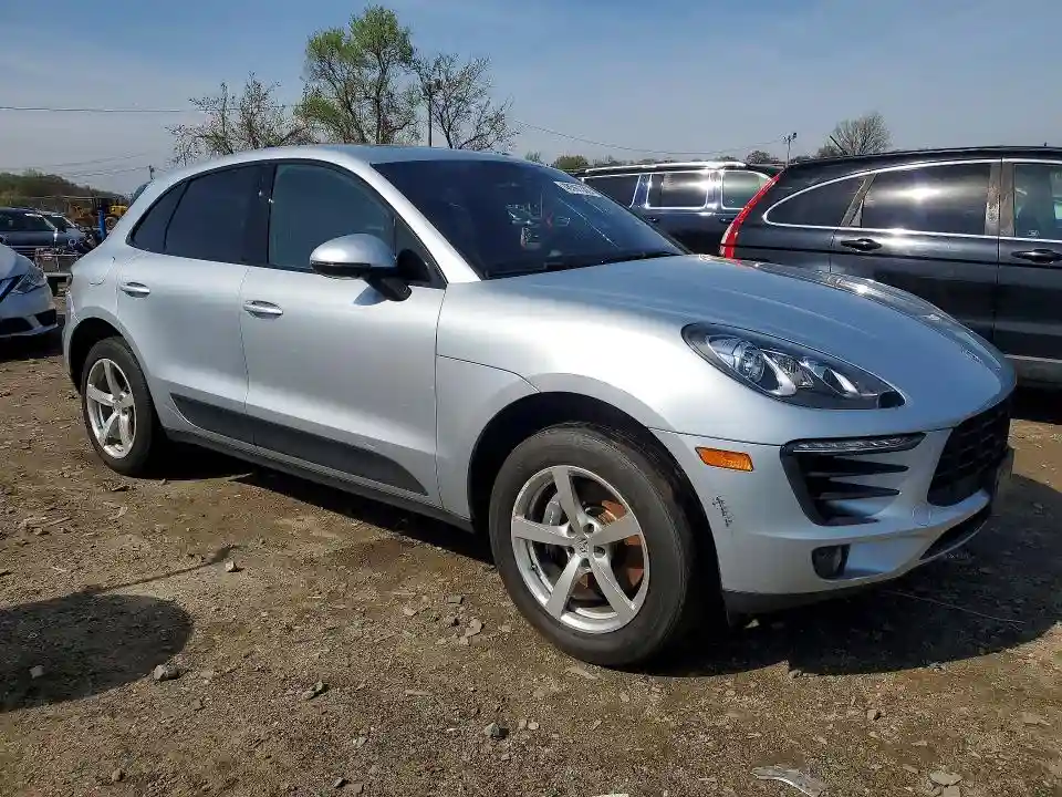 WP1AA2A50JLB12030 2018 PORSCHE MACAN-3