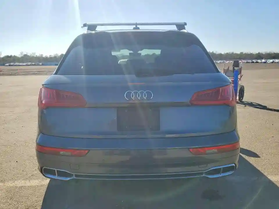 WA1A4AFY4J2180014 2018 AUDI SQ5-5