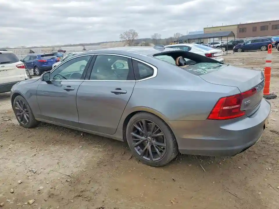 YV1A22MK9H1015697 2017 VOLVO S90-1