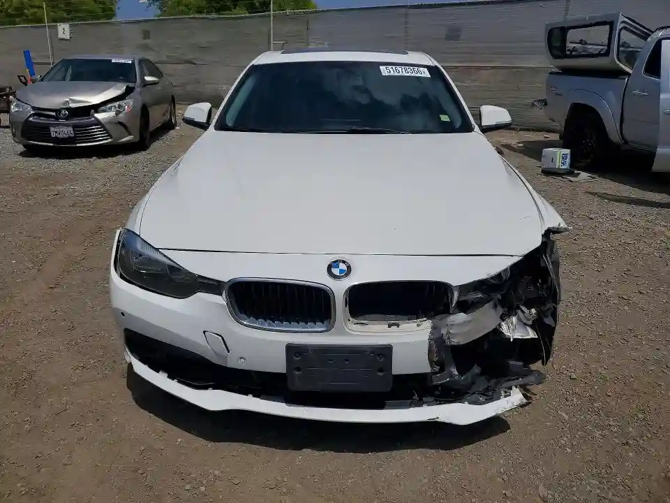 WBA8A3C38HK692142 2017 BMW 3 SERIES-4