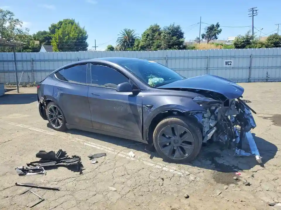 7SAYGAEE8SF282064 2025 TESLA MODEL Y-3