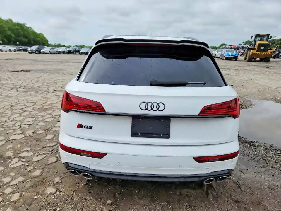 WA1C4AFY8P2009624 2023 AUDI SQ5-5