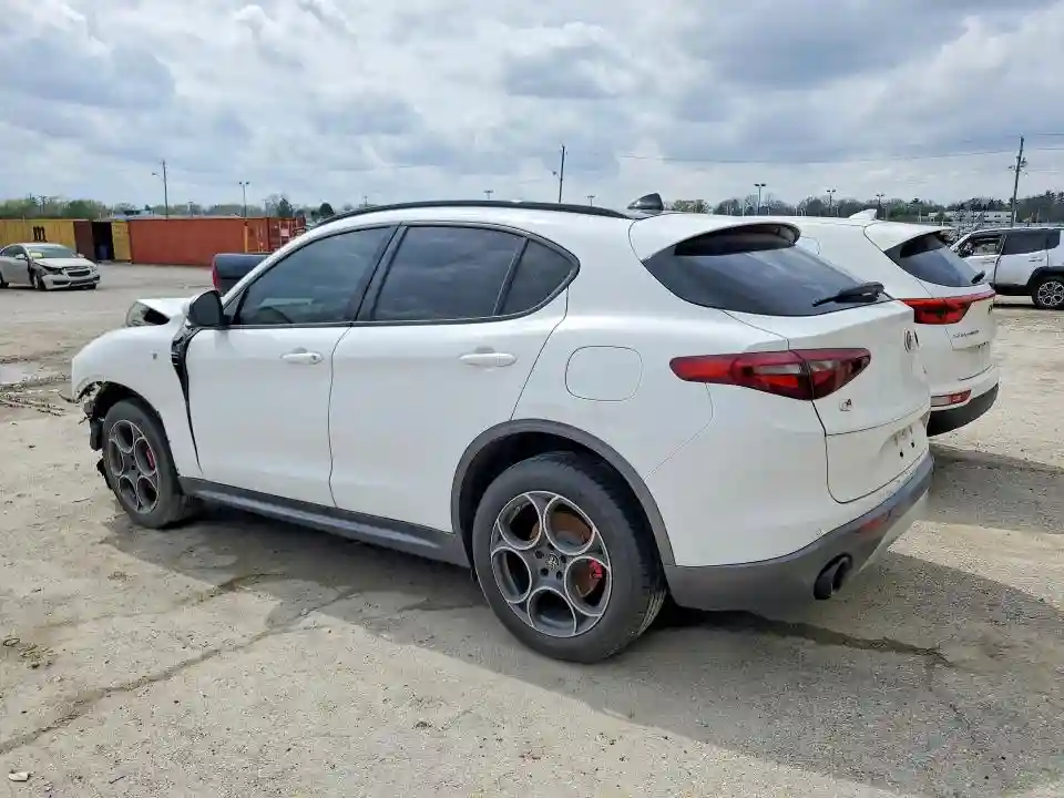 ZASPAKBN6N7D33812 2022 ALFA ROMEO STELVIO-1