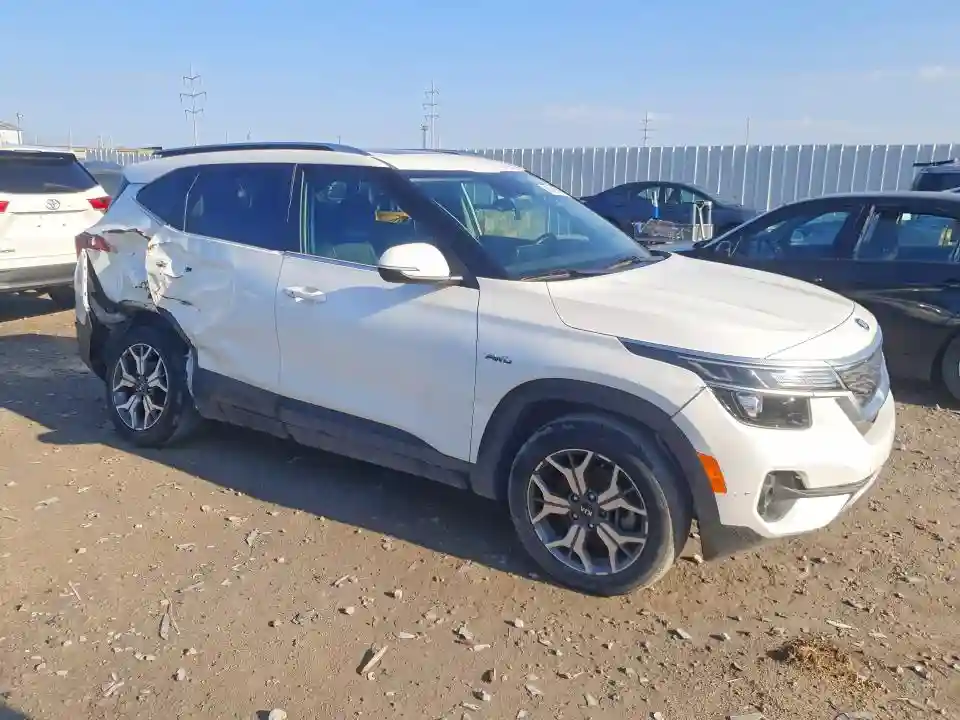 KNDERCAA8M7141433 2021 KIA SELTOS-3