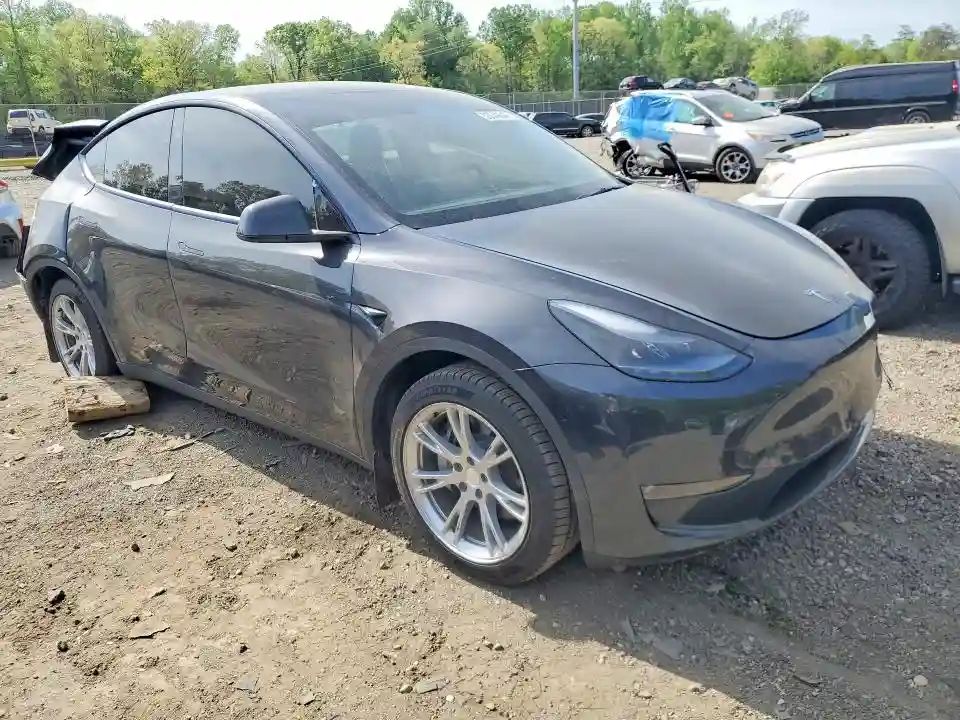 7SAYGAEE4RF988684 2024 TESLA MODEL Y-3