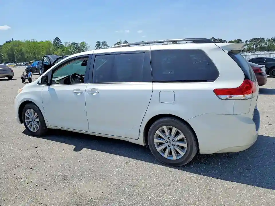 5TDDK3DC8DS052951 2013 TOYOTA SIENNA-1