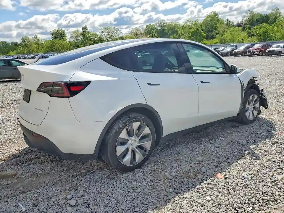 7SAYGDEE4PA095457 2023 TESLA MODEL Y-2