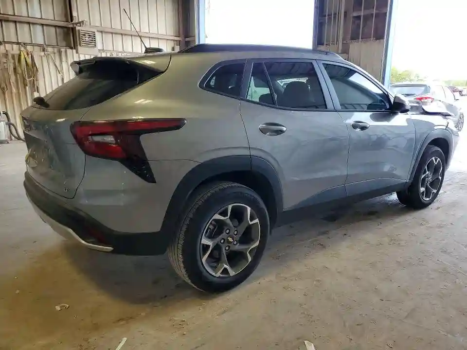 KL77LHEP8TC075717 2026 CHEVROLET TRAX-2